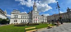 Primăria Arad, penalizată cu 37.000 de lei de instanţă pentru întârzierea asfaltării unei străzi